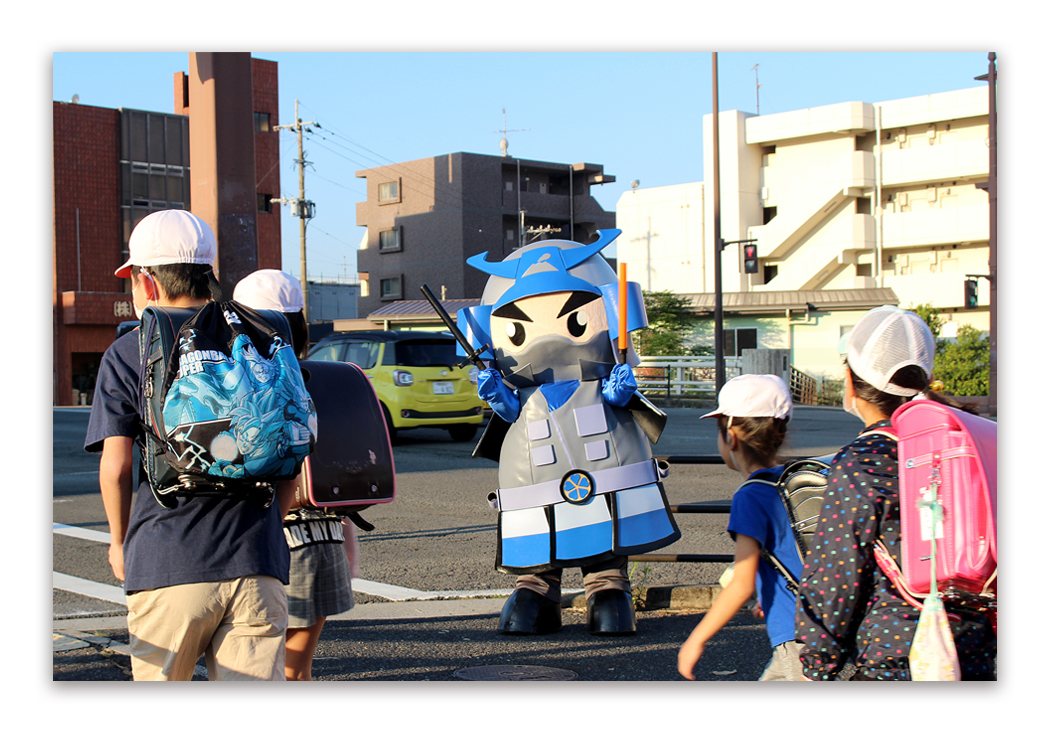 11月1日「警備の日」に交通安全見守り活動を実施!