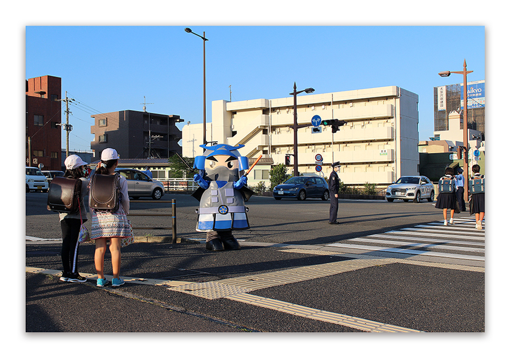 11月1日「警備の日」に交通安全見守り活動を実施!
